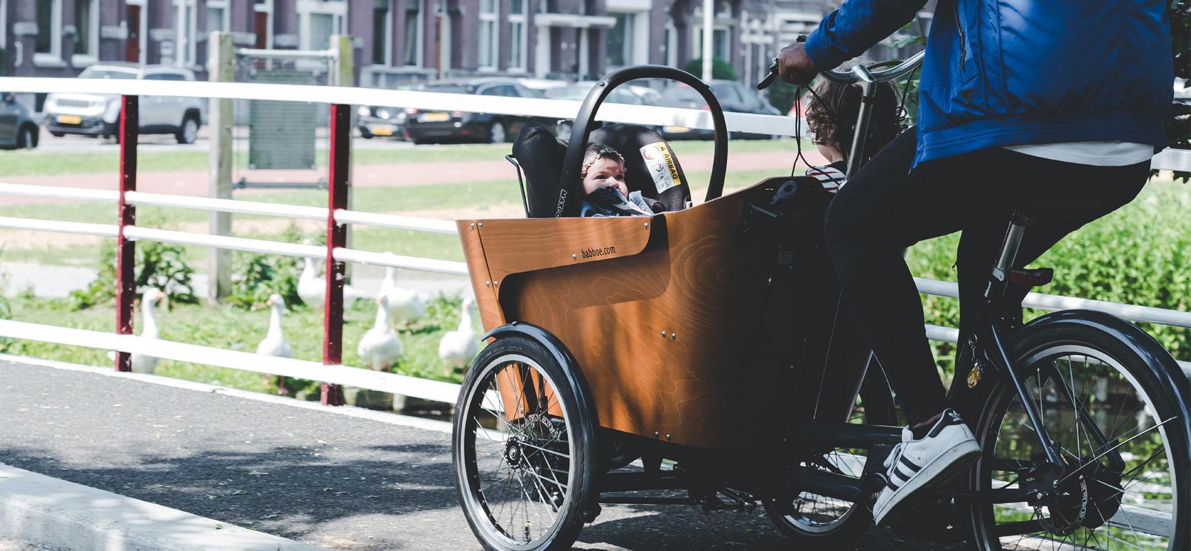 Fietsen met baby - Vanaf wanneer kan | Babboe